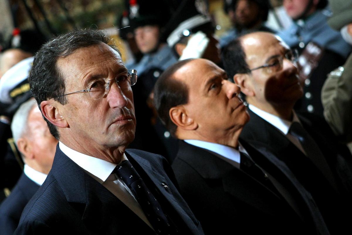 Silvio Berlusconi e Gianfranco Fini (foto Lapresse) Silvio Berlusconi e Gianfranco Fini (foto Lapresse)