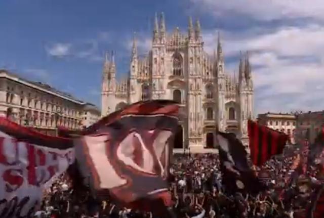 La Curva Sud del Milan canta "C'è solo un presidente" La Curva Sud del Milan canta "C'è solo un presidente"