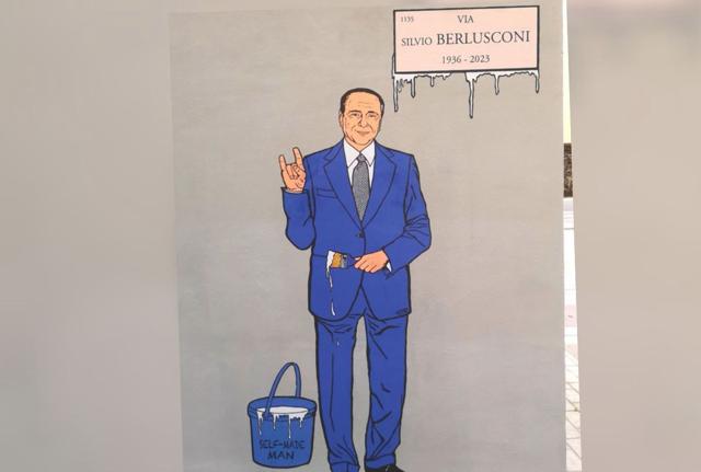 Milano, riappare il murale di Berlusconi (con corna) in via Volturno Milano, riappare il murale di Berlusconi (con corna) in via Volturno