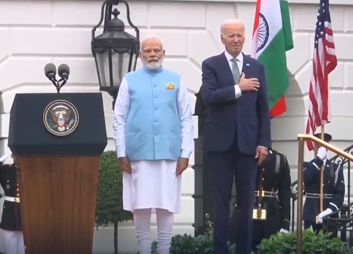 Usa, nuovo svarione di Biden: stringe la mano al presidente indiano Modi ma poi non gliela lascia più