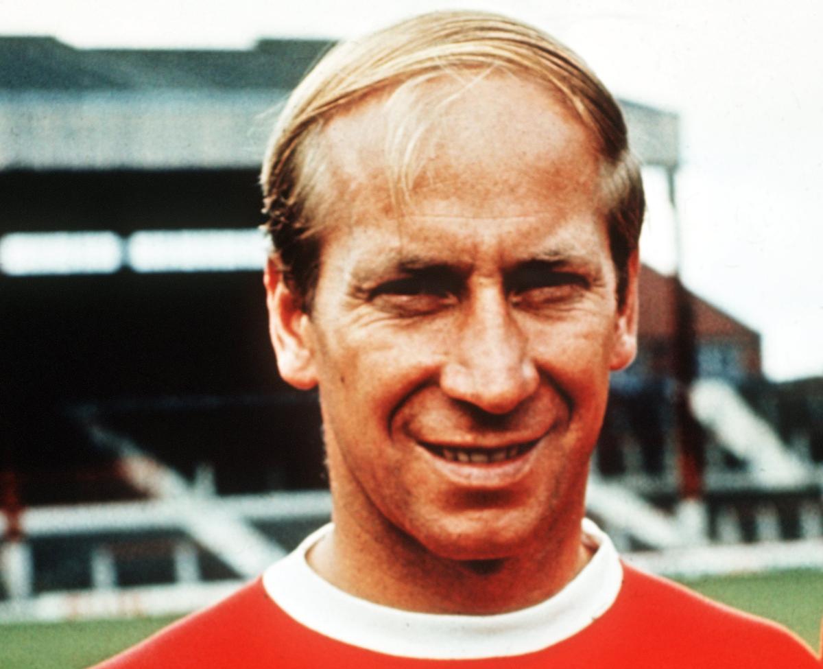 Bobby Charlton - Bandiera del Manchester United, guidò da capitano i Red Devils alla conquista della loro prima Coppa dei Campioni insieme a Denis Law e George Best (foto Lapresse) Bobby Charlton - Bandiera del Manchester United, guidò da capitano i Red Devils alla conquista della loro prima Coppa dei Campioni insieme a Denis Law e George Best (foto Lapresse)
