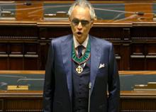 Bocelli, il cantante multato dal Comune di Forte dei Marmi. Nel mirino la sua spiaggia di lusso
