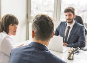 Niente conversazioni di lavoro e pochi contatti umani, ecco il manuale di sopravvivenza al rientro collettivo (e alle vacanze degli altri) in attesa del “Blue Monday” di Simone Rosti