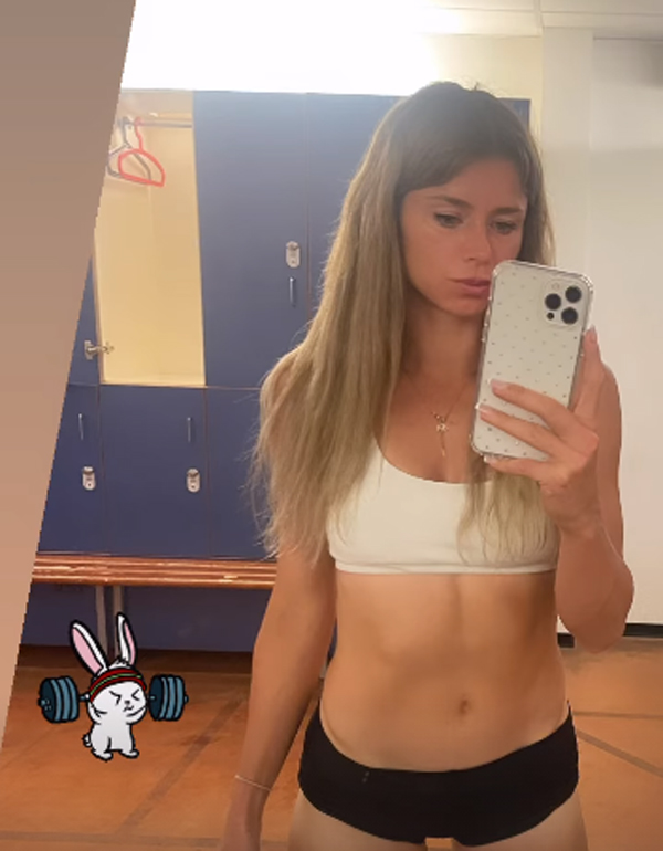 camila giorgi selfie foto tennis shorts