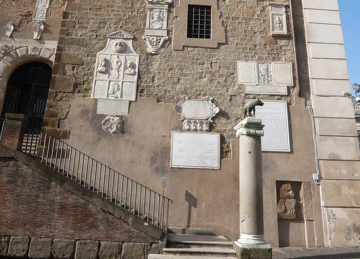 Campidoglio, la scala d'ingresso al Palazzo Senatorio Campidoglio, la scala d'ingresso al Palazzo Senatorio