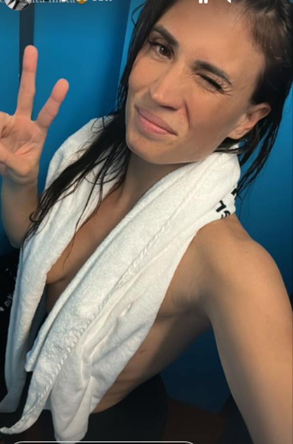 carolina marcialis selfie