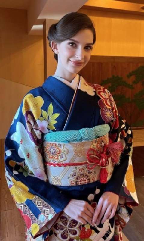 carolina shiino 1945463