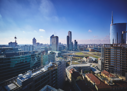 Mercato immobiliare, a Milano i prezzi di vendita non si arrestano: +2,3%. Valore medio di 5.564 euro al mq