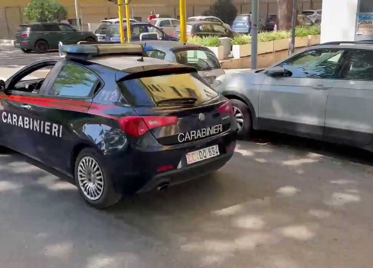 I Carabinieri durante il blitz I Carabinieri durante il blitz