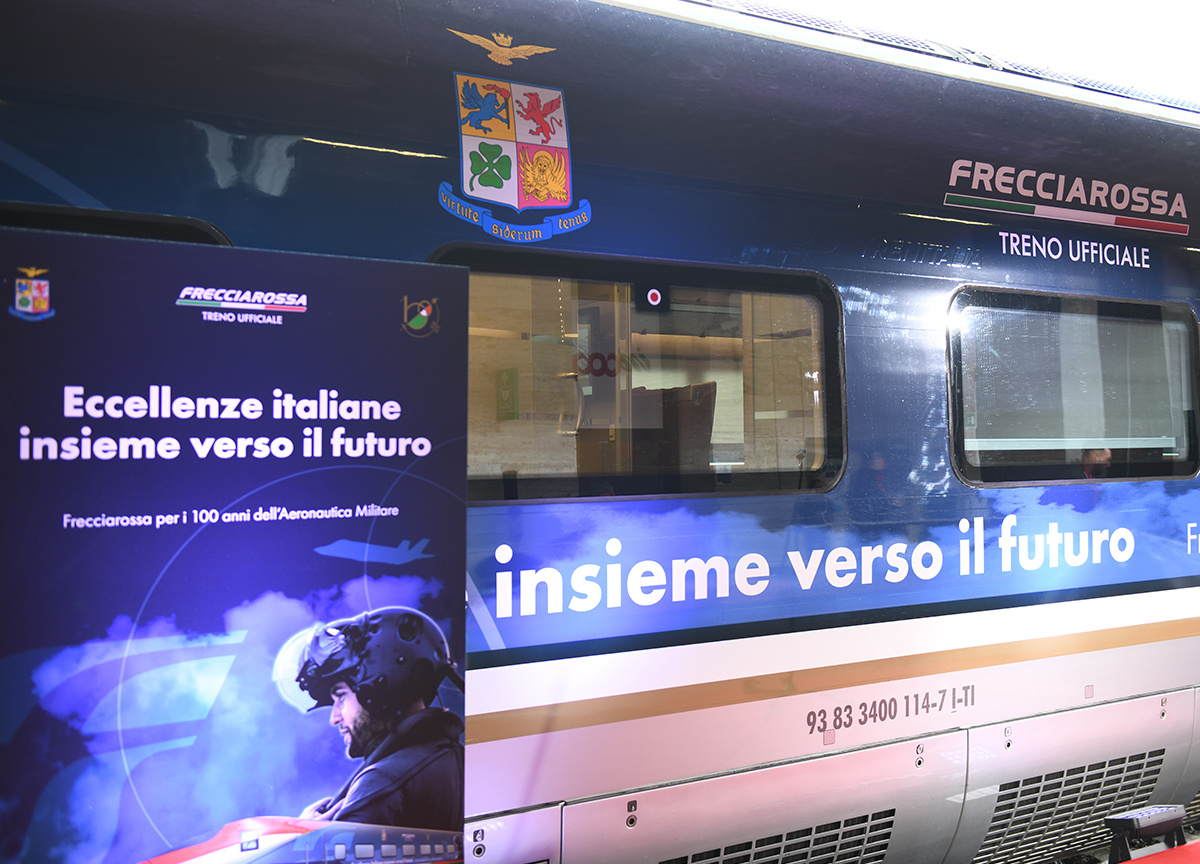 FS: un Frecciarossa dedicato ai 100 anni dell’Aeronautica Militare FS: un Frecciarossa dedicato ai 100 anni dell’Aeronautica Militare