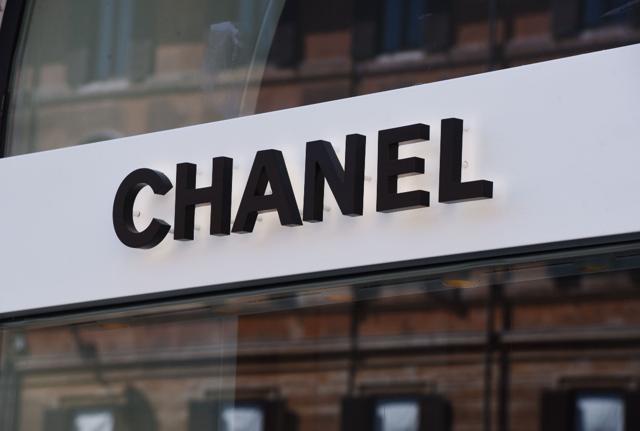 Insegna Chanel Insegna Chanel