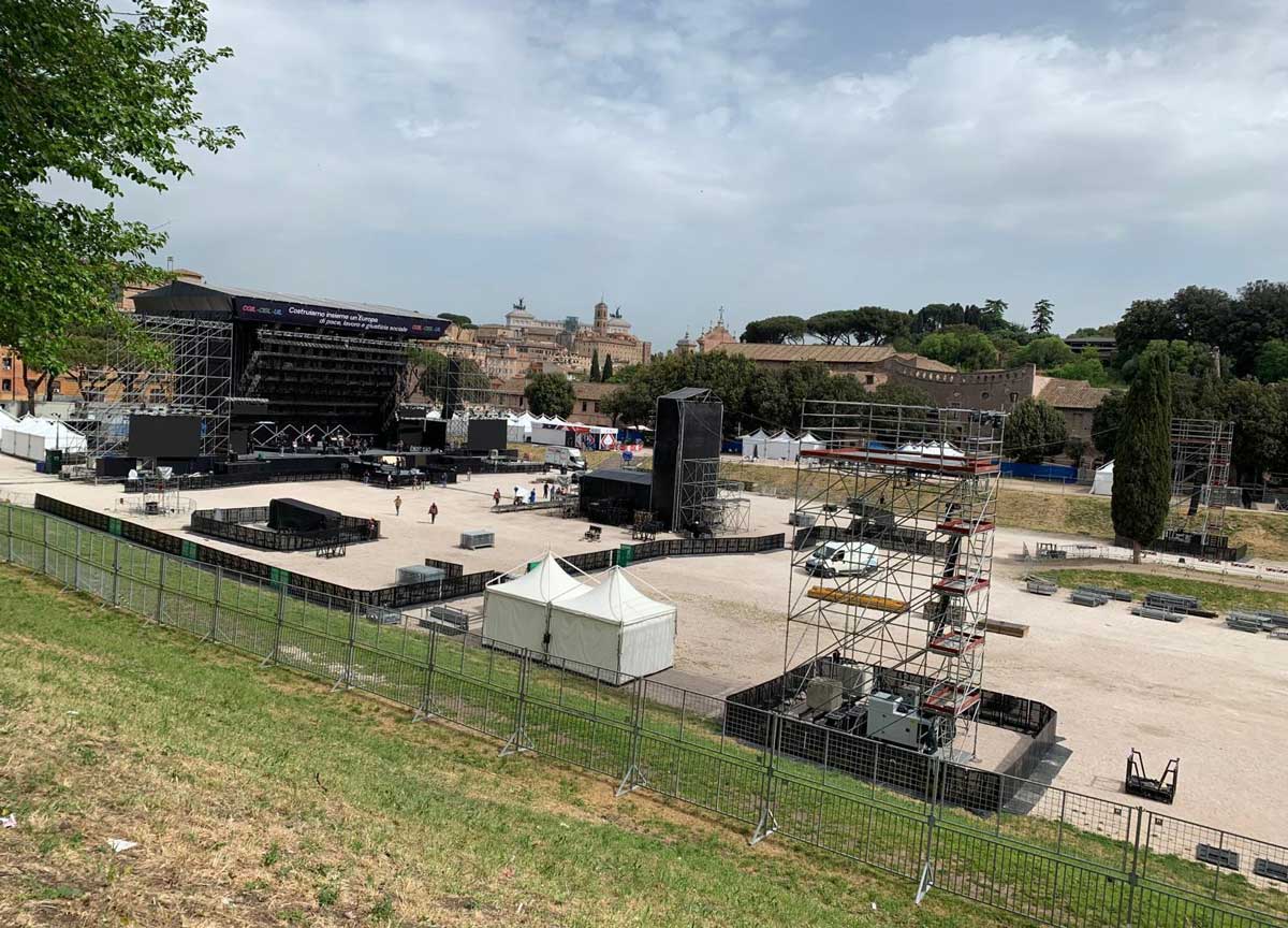 Il palco al Circo Massimo Il palco al Circo Massimo