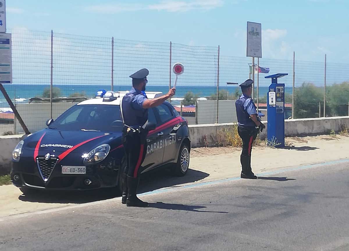 Controlli dei Carabinieri sul lungomare di Torvaianica Controlli dei Carabinieri sul lungomare di Torvaianica