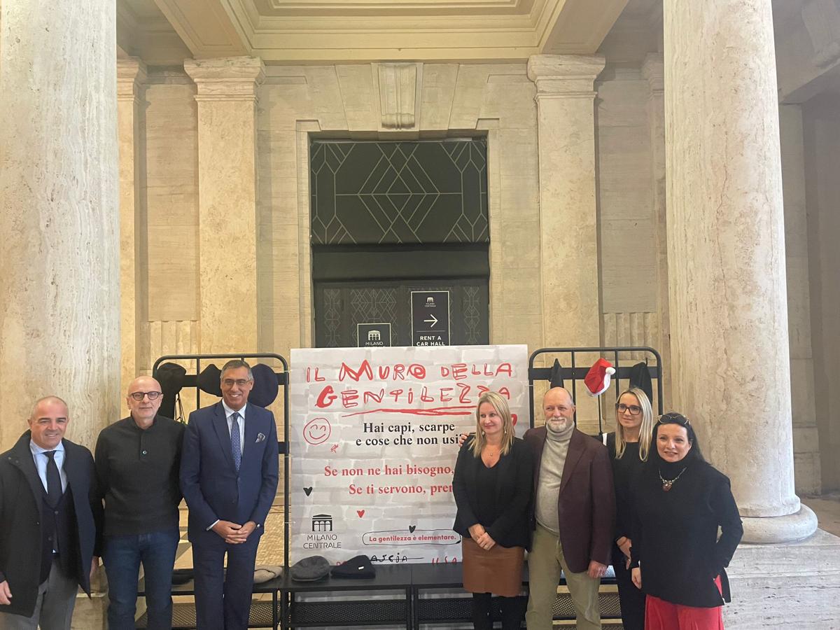 GSR: inaugurato alla Stazione di Milano Centrale il Muro della gentilezza GSR: inaugurato alla Stazione di Milano Centrale il Muro della gentilezza
