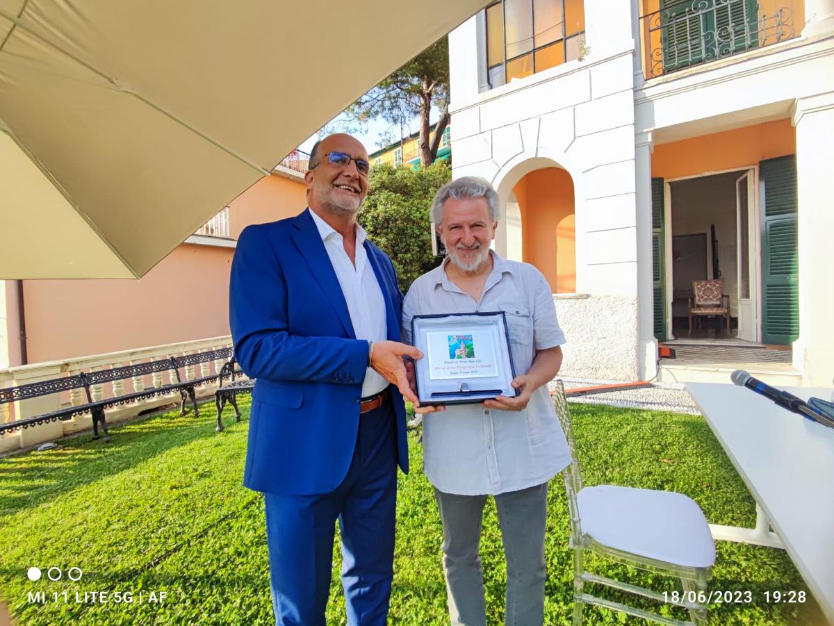 FABIO DE PONTI CON PIERGIORGIO ODIFREDDI VINCITORE DEL PREMIO SEM BENELLI 2023