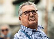 Con “quella faccetta lì”. De Benedetti, bodyshaming anti-Meloni