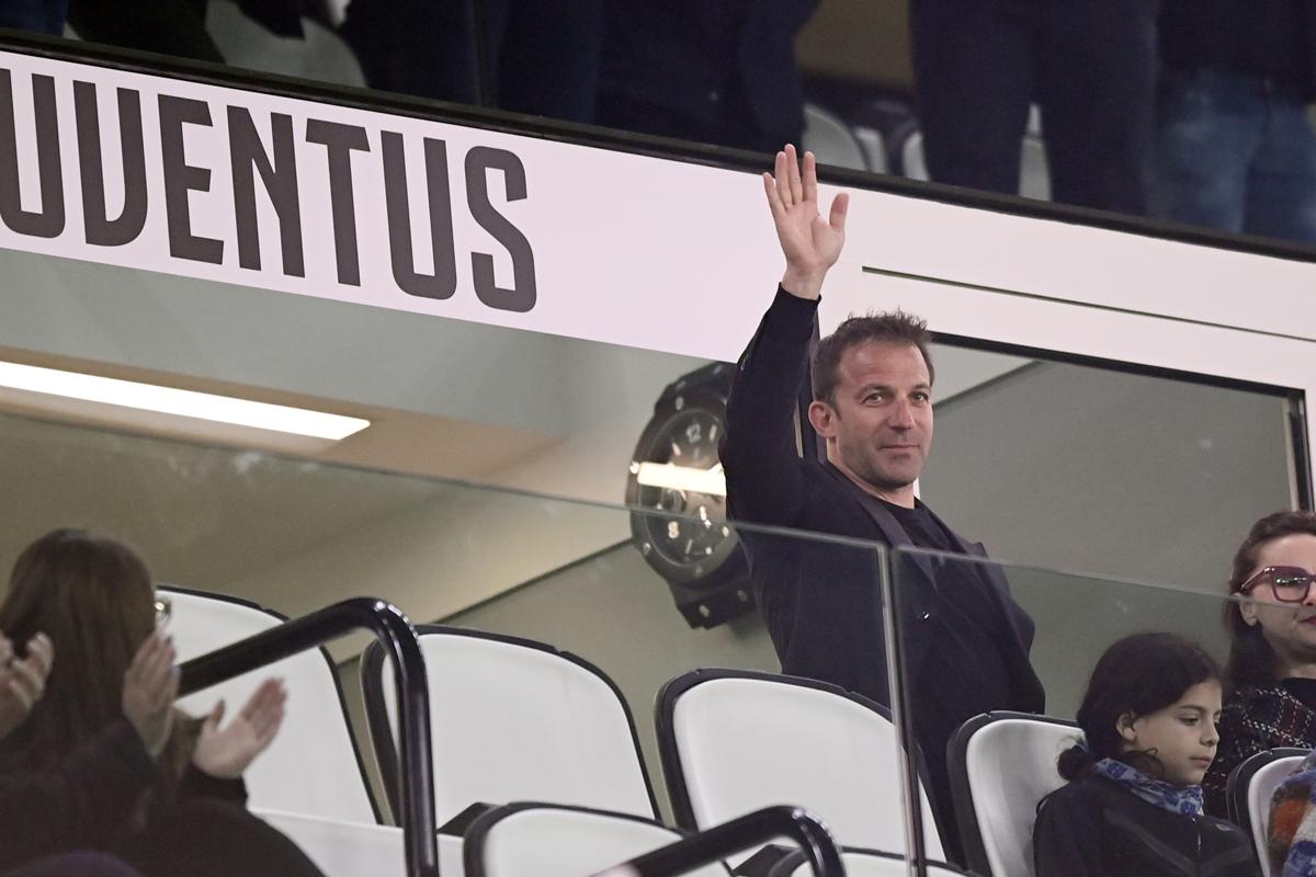 Alex Del Piero in tribuna all'Allianz Stadium (Lapresse) Alex Del Piero in tribuna all'Allianz Stadium (Lapresse)