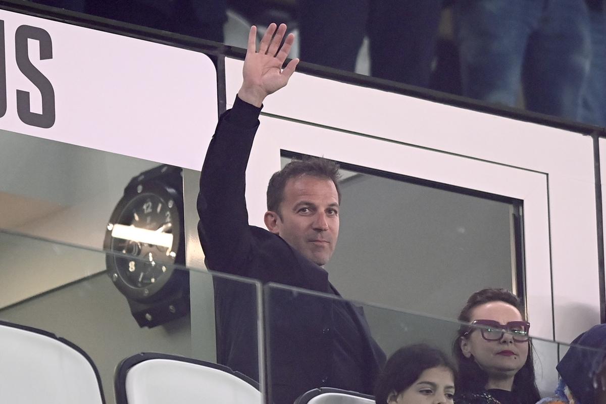Alex Del Piero in tribuna all'Allianz Stadium (Lapresse) Alex Del Piero in tribuna all'Allianz Stadium (Lapresse)