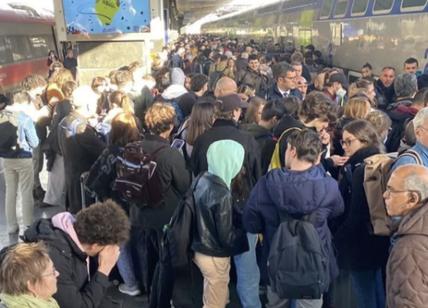 Treno deragliato: il caos a Roma Termini. Ritardi medi superiori alle 4 ore