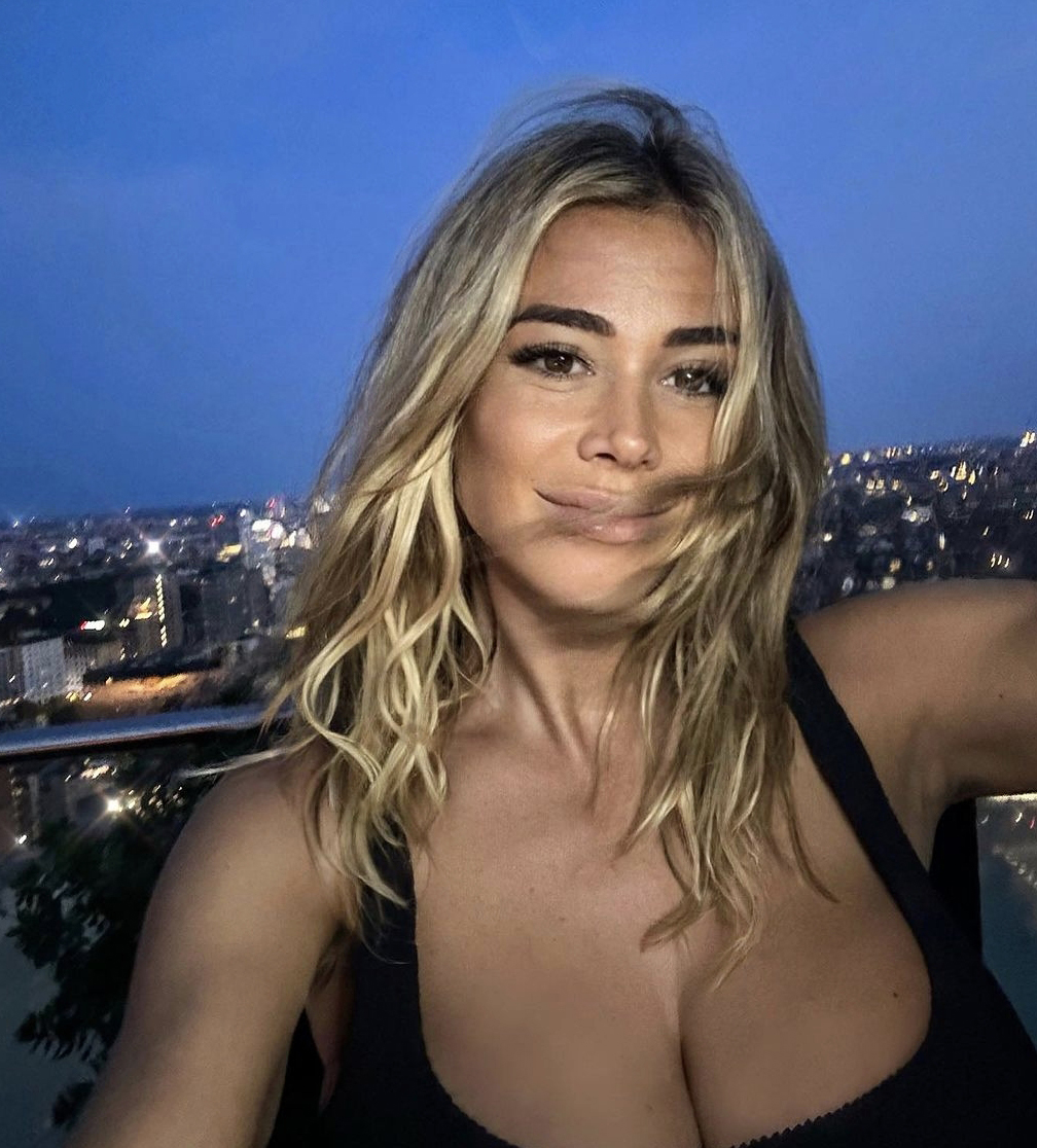 Diletta Leotta e la luna piena: "Full Moon" (Instagram dilettaleotta) Diletta Leotta e la luna piena: "Full Moon" (Instagram dilettaleotta)