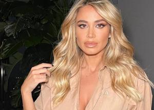 La camicetta di Diletta Leotta? Quasi... esplode. Foto