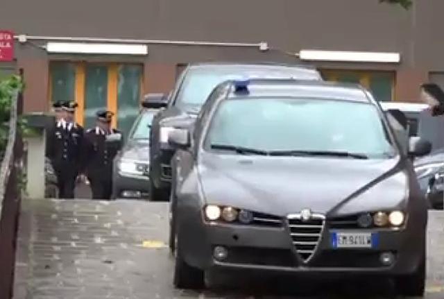 Milano, Berlusconi dimesso dal San Raffaele Milano, Berlusconi dimesso dal San Raffaele