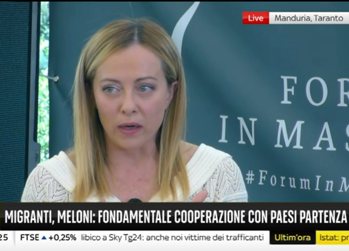 Giorgia Meloni diretta da Manduria Giorgia Meloni diretta da Manduria