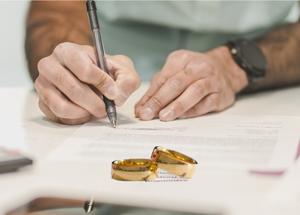 Separazioni e divorzi, stop all'assegno di mantenimento "illimitato" e svolta sulle cure sanitarie: ecco come rimettere al centro il principio di bigenitorialità di Cinzia Pellegrino