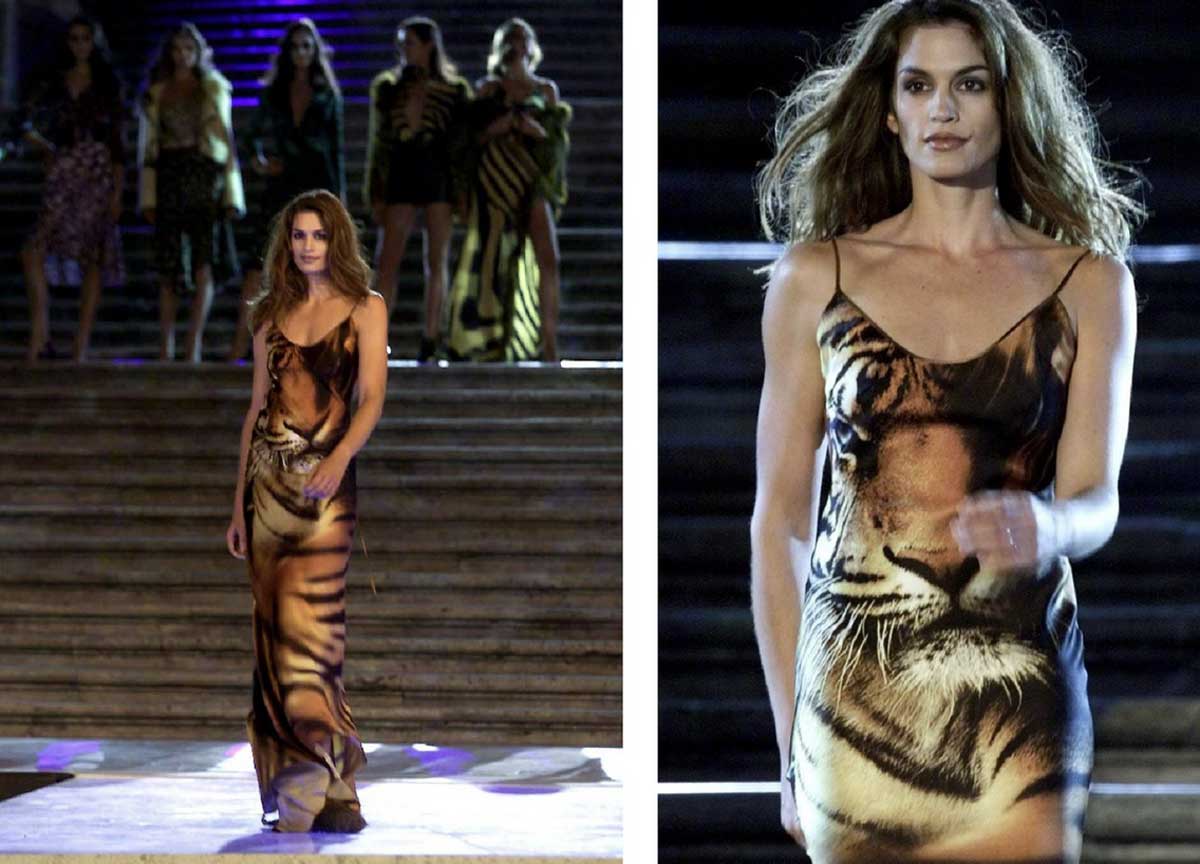 Donna sotto le stelle a Trinità dei Monti Donna sotto le stelle a Trinità dei Monti