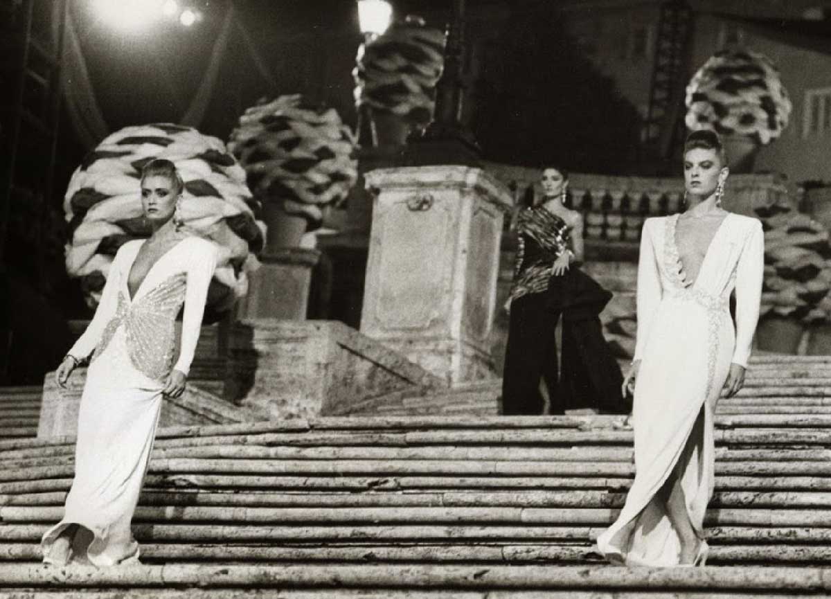 Donna sotto le stelle a Trinità dei Monti Donna sotto le stelle a Trinità dei Monti