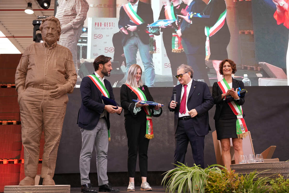 Pro-Gest festeggia il suo 50esimo anniversario: "Il Futuro è carta" Pro-Gest festeggia il suo 50esimo anniversario: "Il Futuro è carta"