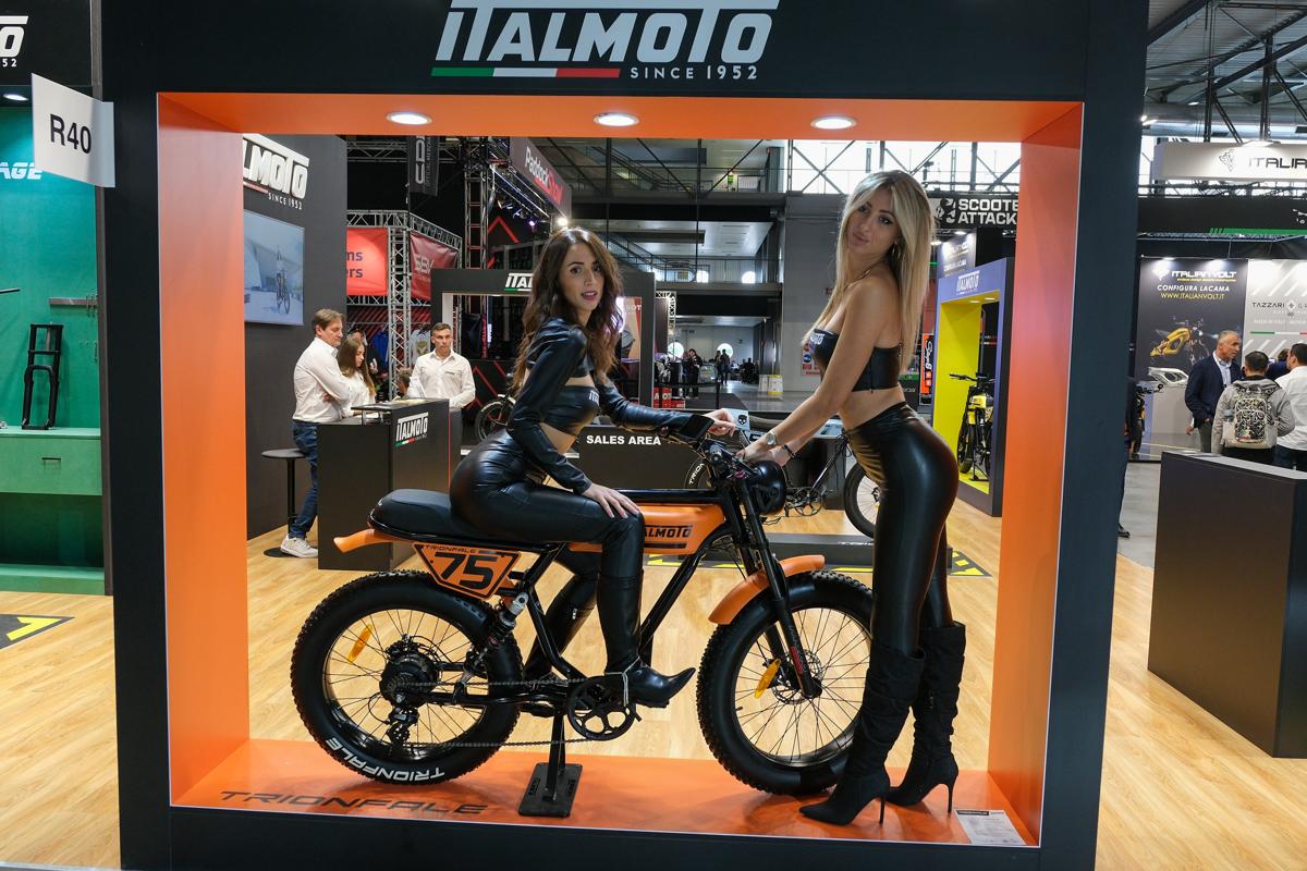 Ottantesima edizione di Eicma, Salone internazionale del motociclo a Rho fiera (foto Ipa) Ottantesima edizione di Eicma, Salone internazionale del motociclo a Rho fiera (foto Ipa)