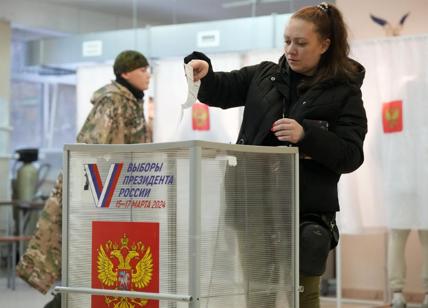 Bombe ucraine sui seggi elettorali. Caos in Russia, Putin: "Reagiremo"