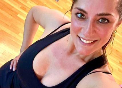 Elisa Isoardi, allenamento duro e fisico mozzafiato. Le foto piccanti della conduttrice Rai