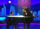 Elly Schlein al pianoforte da Cattelan stecca "Image" di John Lennon. VIDEO