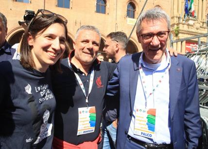 Landini e Schlein insieme a Bologna: in 30mila al corteo contro il governo