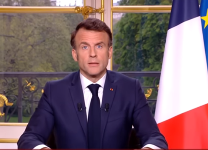Pensioni, rabbia contro Macron. Il presidente francese: "Riforma necessaria"