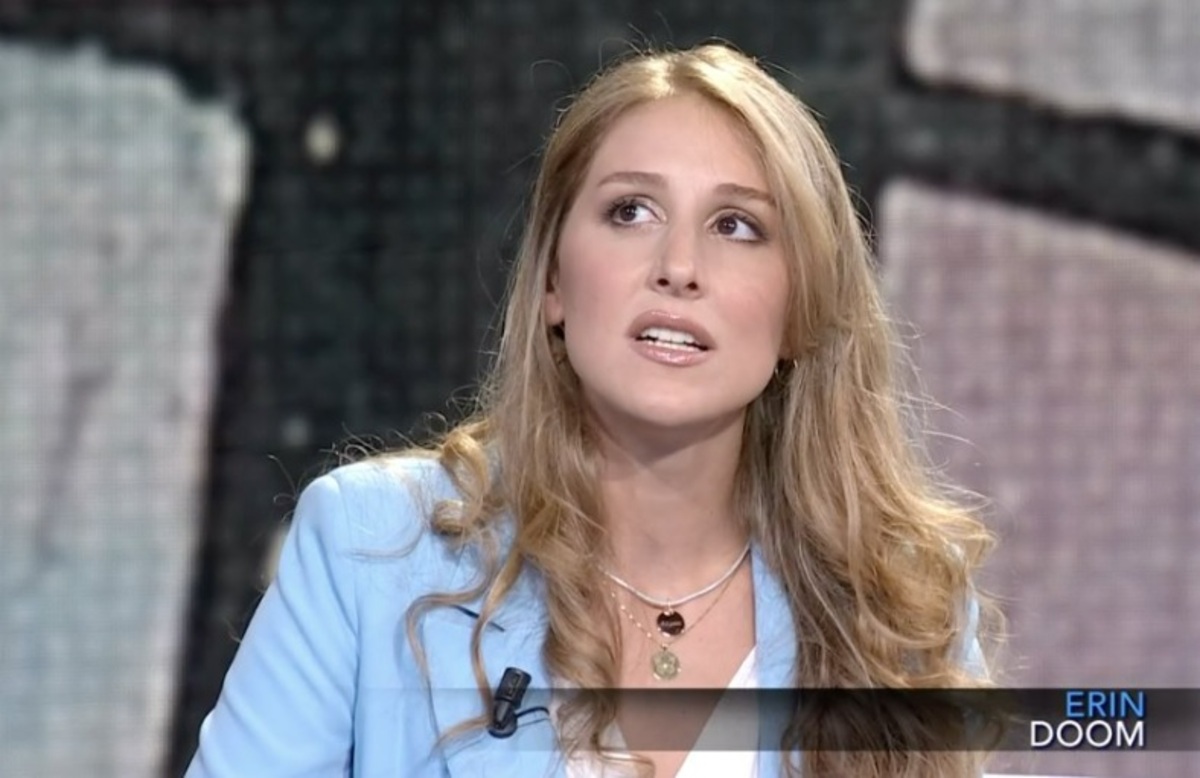 La scrittrice Erin Doom La scrittrice Erin Doom