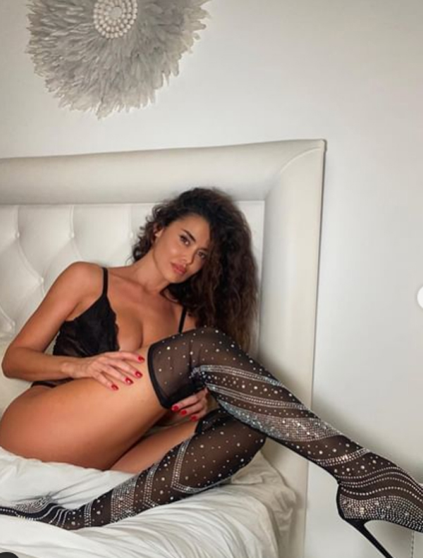 Eva Padlock, l'ex ombrellina della Motogp super sensuale in lingerie (Instagram evapadlock) Eva Padlock, l'ex ombrellina della Motogp super sensuale in lingerie (Instagram evapadlock)