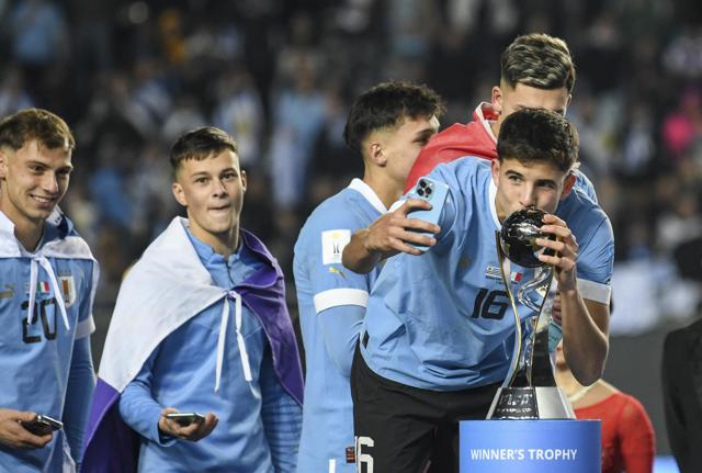 Facundo Gonzalez alla Juventus, blitz di Giuntoli per il difensore del Valencia (foto Lapresse) Facundo Gonzalez alla Juventus, blitz di Giuntoli per il difensore del Valencia (foto Lapresse)