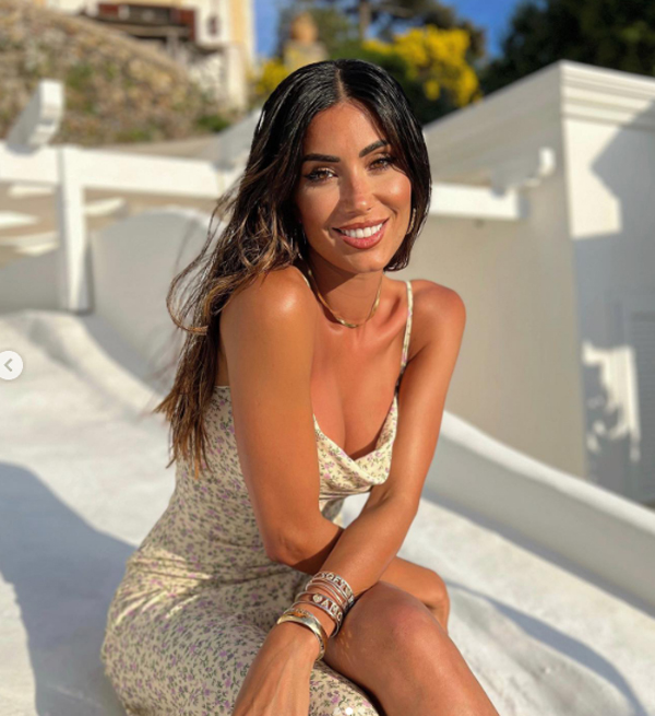 Federica Nargi il post da Ponza: "Un posto magico dove il mare e la natura ti rapiscono il cuore" (Instagram fede_nargi) Federica Nargi il post da Ponza: "Un posto magico dove il mare e la natura ti rapiscono il cuore" (Instagram fede_nargi)