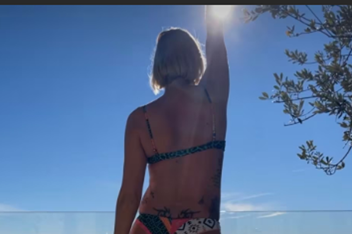 Federica Pellegrini il balletto a un mese dal parto: "Direi molto…. pregnant" (Instagram kikkafede88) Federica Pellegrini il balletto a un mese dal parto: "Direi molto…. pregnant" (Instagram kikkafede88)