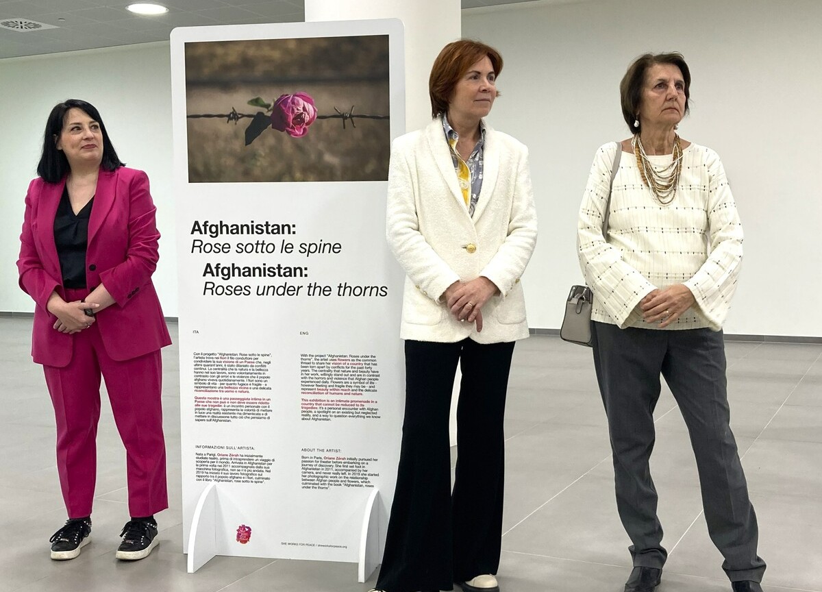 SEA, inaugurata a Linate la mostra "Afghanistan: Rose sotto le Spine" SEA, inaugurata a Linate la mostra "Afghanistan: Rose sotto le Spine"