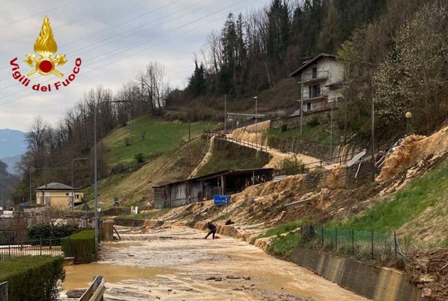 Frana in Val Seriana: 71 evacuati Frana in Val Seriana: 71 evacuati