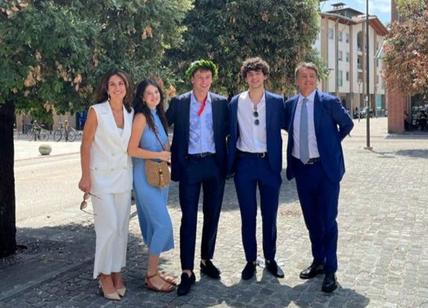 Matteo Renzi alla laurea del figlio calciatore: "Passioni diverse". Foto