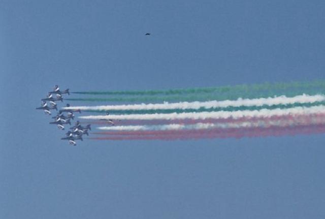 Le frecce tricolore sul cielo di Milano Le frecce tricolore sul cielo di Milano