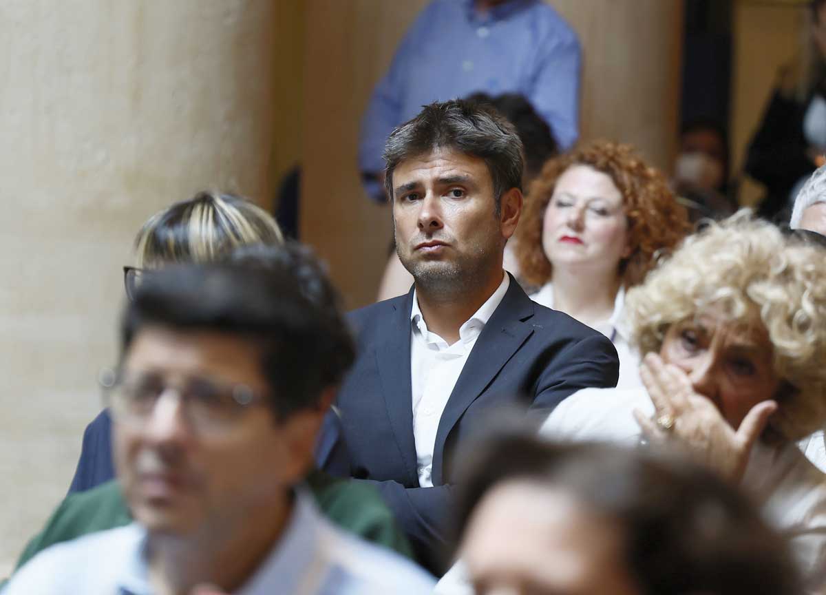 Alessandro Di Battista ai funerali di De Masi Alessandro Di Battista ai funerali di De Masi