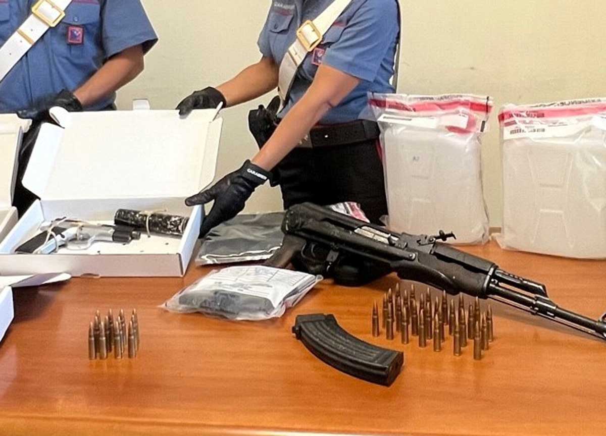Le armi da guerra rinvenute a Castel Gandolfo Le armi da guerra rinvenute a Castel Gandolfo