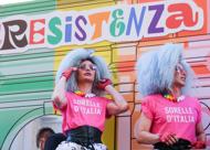 Coppie gay, colpo di scena. La Consulta: "Entrambe le madri possono riconoscere il figlio alla nascita"