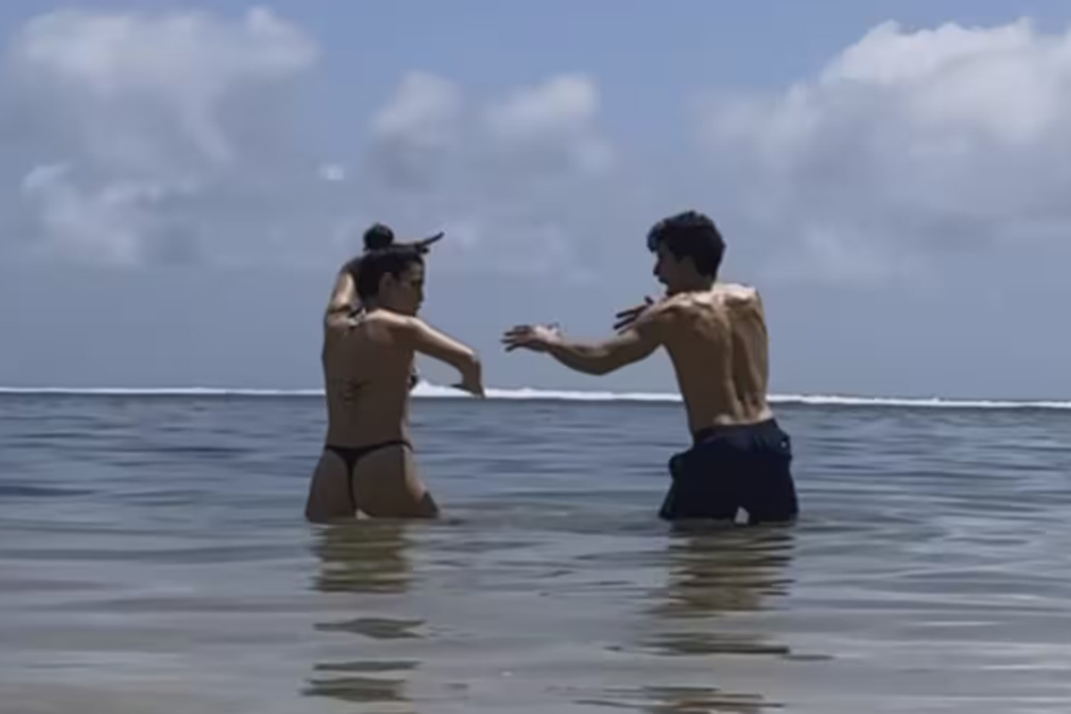 Gemma Pinto e Marc Marquez nel mare di Bali (Instagram marcmarquez93) Gemma Pinto e Marc Marquez nel mare di Bali (Instagram marcmarquez93)